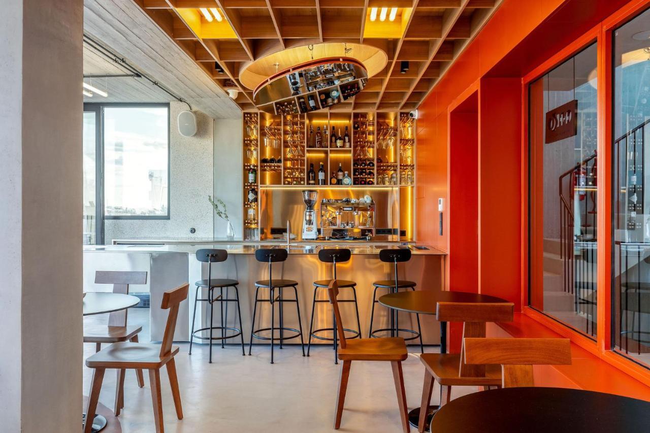 The Newel Psychiko Atenas Exterior foto The interior of a Starbucks Reserve store in Milan, Italy