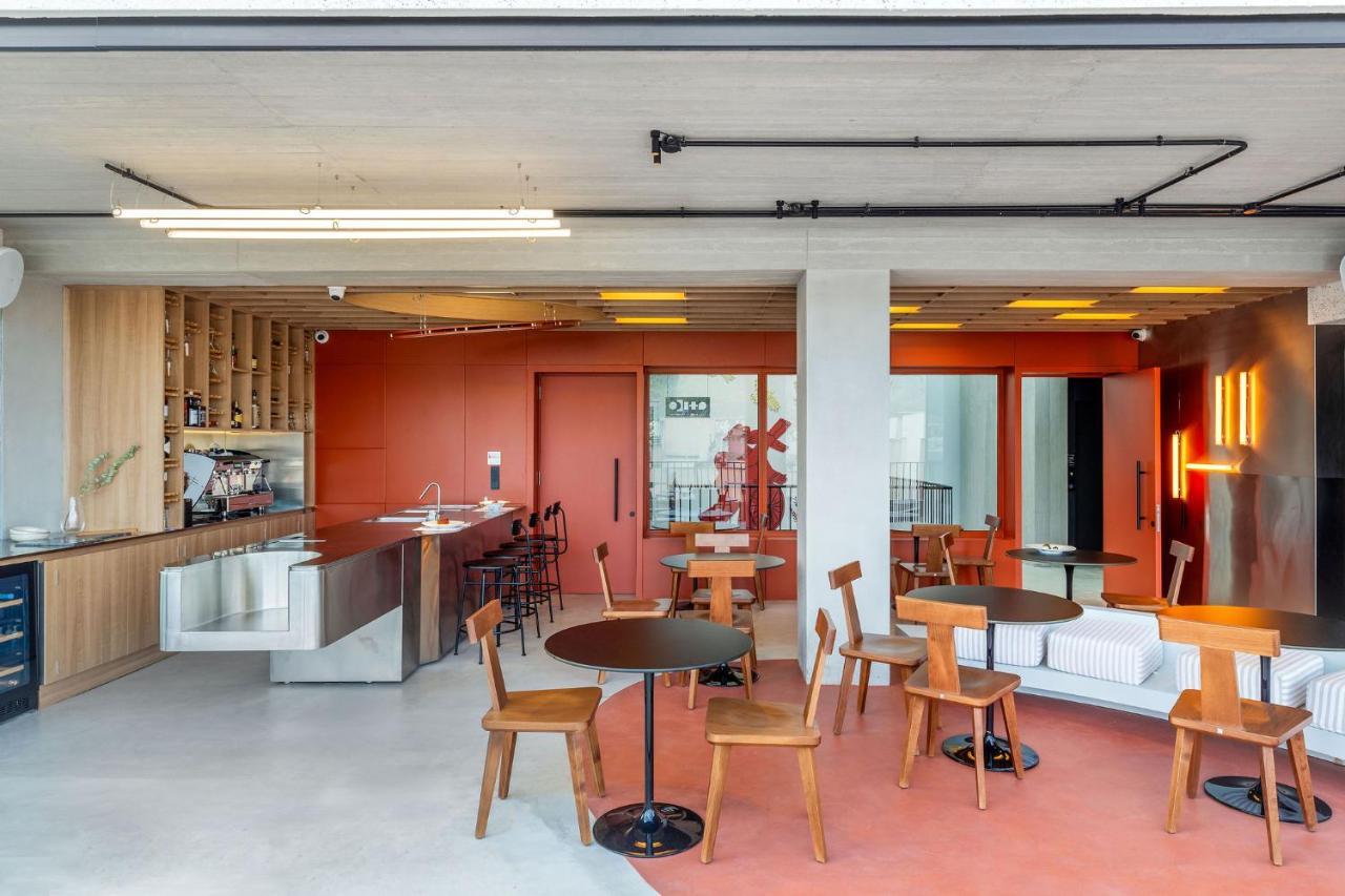 The Newel Psychiko Atenas Exterior foto The kitchen and dining area