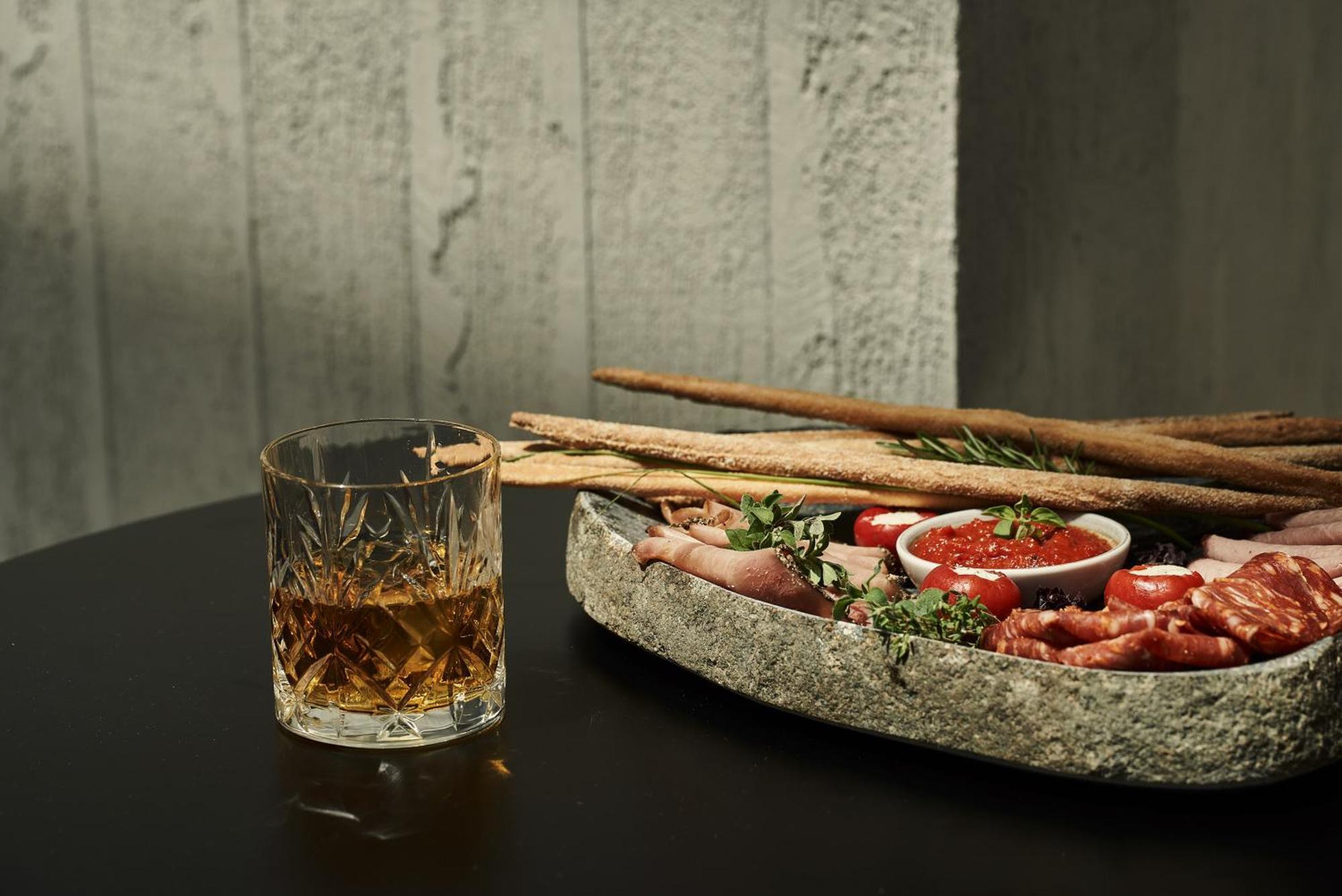 The Newel Psychiko Atenas Exterior foto A glass of grappa